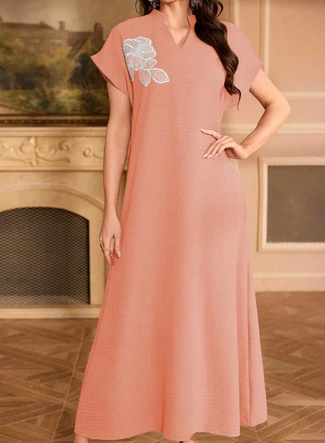 تايك تو فستان طويل بياقة مفتوحة وتفاصيل رقعة زهور